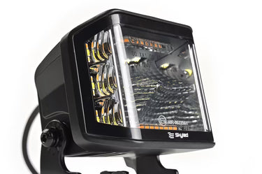 Lampa robocza LED SKYLED DARK ILLUSION FLASH QF70F 10-30V 70W z światłem ostrzegawczym R65