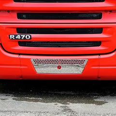 Listwa ozdobna ze stali nierdzewnej pod tablicę rejestracyjną Scania R