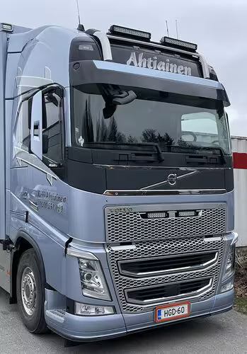 Osłona przeciwsłoneczna VOLVO FH4/FH5/FM4/FH AERO głęboka 70mm z zestawem montażowym