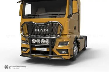 Orurowanie czołowe Outland malowane na czarno (kangur) z uchwytami na 4 odbiorniki do MAN TGX (2020-) z homologacją R26/R61 Image 1