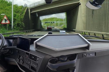 Półka na Środkową Część Deski Volvo FH5 (2021-) - Kolor Anthracite/Aluminium Image 1