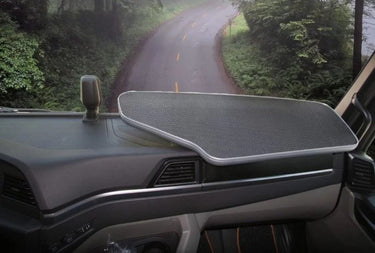 Półka z wycięciem na LGS z matą antypoślizgową do MAN TGX GN/GM/GX Image 1