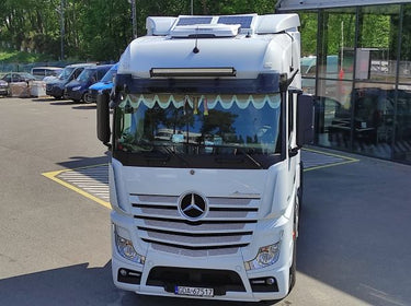 System Fotowoltaiczny Mercedes Actros BigSpace 2X55 WP z regulatorem MPPT Bluetooth Image 1
