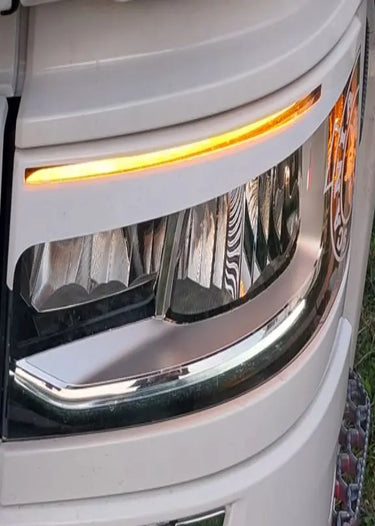 WYKOŃCZENIE (BREWKI) LAMP PRZEDNICH DO SCANIA S&R 2016- Z WYCIĘCIEM DO LED Image 1