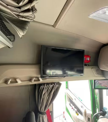 Uchwyt TV do DAF XF, XG, XG+ nad drzwiami kabiny (VESA 75x75/100x100)