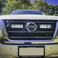 Zestaw dwóch lamp LED Lazer Triple-R 750 Std do grilla Nissan Patrol Y62 (2020-2022) z zestawem montażowym