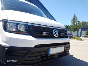 Zestaw dwóch lamp LED Lazer Triple-R 750 Std w grill z montażem do VW Crafter 2017+