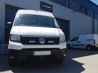 Zestaw dwóch lamp LED Lazer Triple-R 750 Std w grill z montażem do VW Crafter 2017+