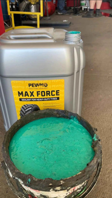 Pewno MAX-FORCE uszczelniacz klasy Heavy Duty do opon maszyn pracujących w najcięższych warunkach