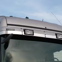 Listwy ozdobne ze stali nierdzewnej do osłony przeciwsłonecznej, standardowy dach (z otworami dla refl. dalekosięż.); Scania 4- i R-ser.