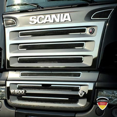 Listwy ozdobne ze stali nierdzewnej na grill Scania R z znaczkiem V8