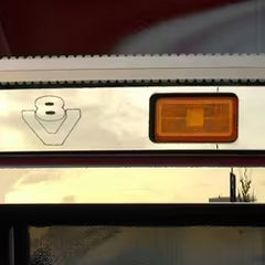 Listwy ozdobne ze stali nierdzewnej na stopień + V8 (model I); Scania R-ser.
