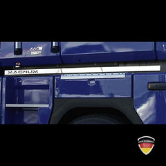 Listwy ozdobne ze stali nierdzewnej pod drzwi (z napisem "MAGNUM"); Renault Magnum >11.2006