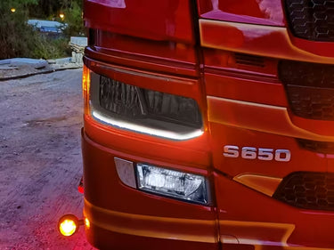 Dodatkowo światła pozycyjne LED białe/pomarańczowe do reflektorów dalekosiężnych Scania R/S 2016-2022