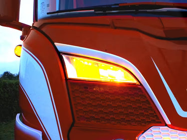 Moduł LED świetlno pozycyjne białe/pomarańczowe + światło stroboskopowe do reflektorów dalekowzroku Scania R/S 2016-2022