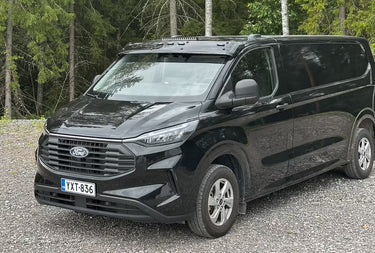 Osłona przeciwsłoneczna Ford Transit Custom / VW T7 z lampami Strands Dark Knight i LED bar Nuuk 20"