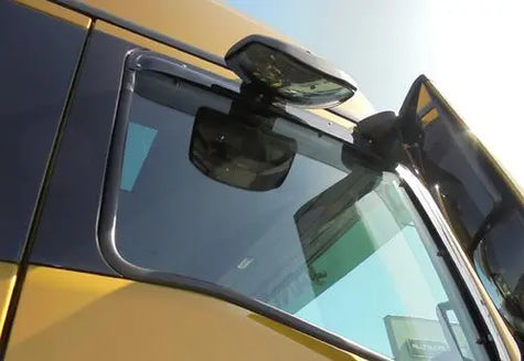 Owiewki na szyby boczne MAN TGX/TGS/TGM/TGL 2020-, z wycięciem na lusterko Image 1