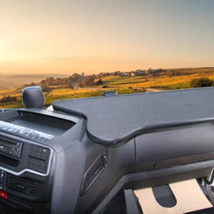 Półka z matą antypoślizgową do Iveco S-Way (2019-2024) i Hi-Way (2013-2019)