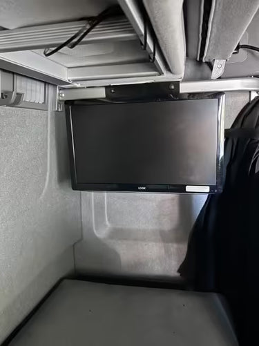 Uchwyt telewizora do Renault T Range nad łóżkiem
