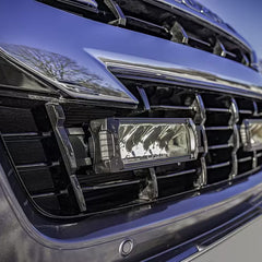 Zestaw dwóch lamp LED Lazer Triple-R 750 do grilla Isuzu D-Max 2021-2023 z montażem