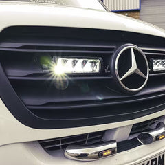 Zestaw dwóch lamp LED Lazer Triple-R 750 Elite w grill Mercedes Sprinter 2018+ z montażem